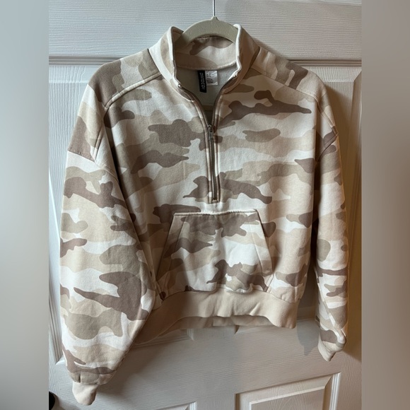 DIVIDED by H&M Camo Quarter Zip - Picture 3 of 7